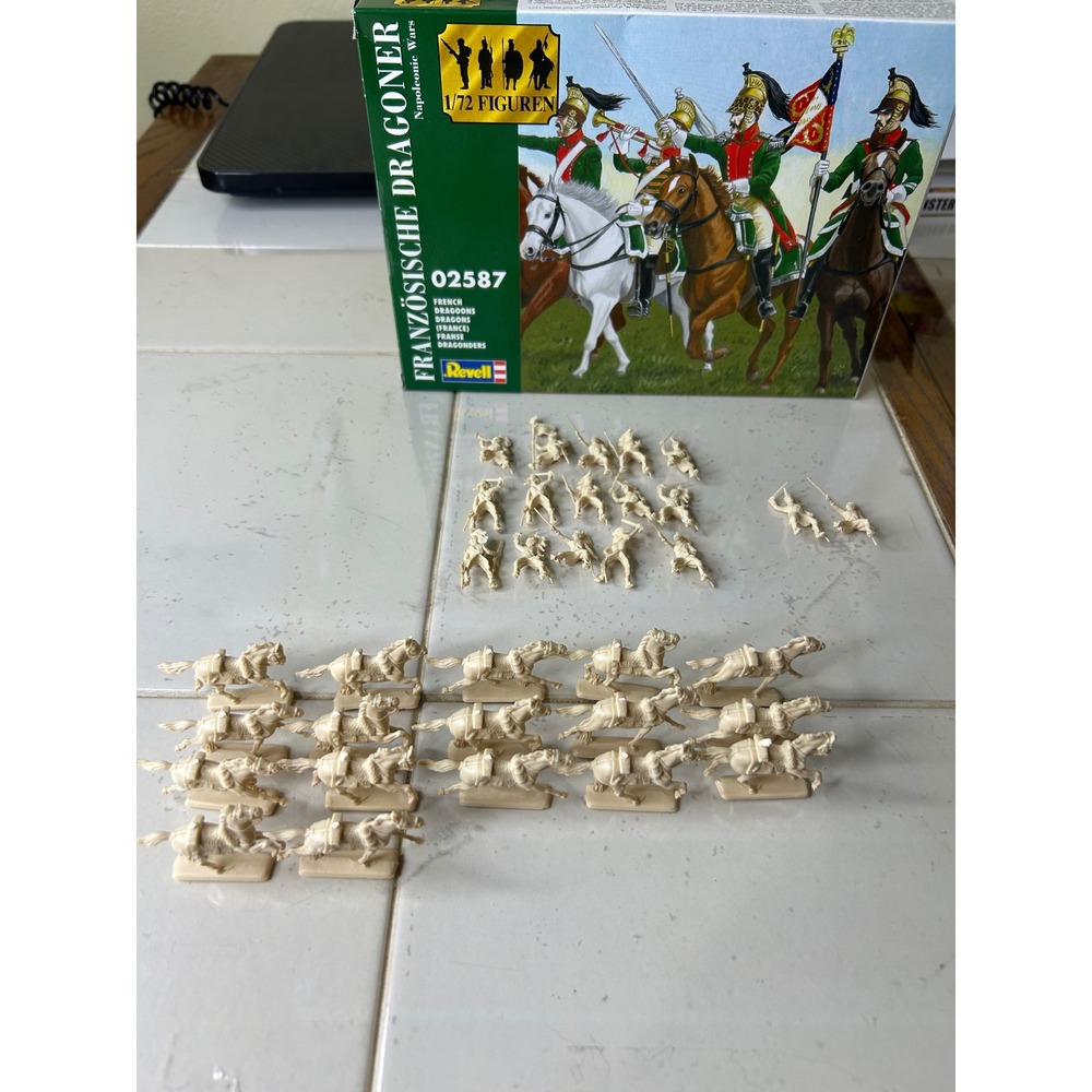 Revell 02587 French Dragoons Napoleonic Wars 1/72 Scale 34 Piece Figure Set AS S